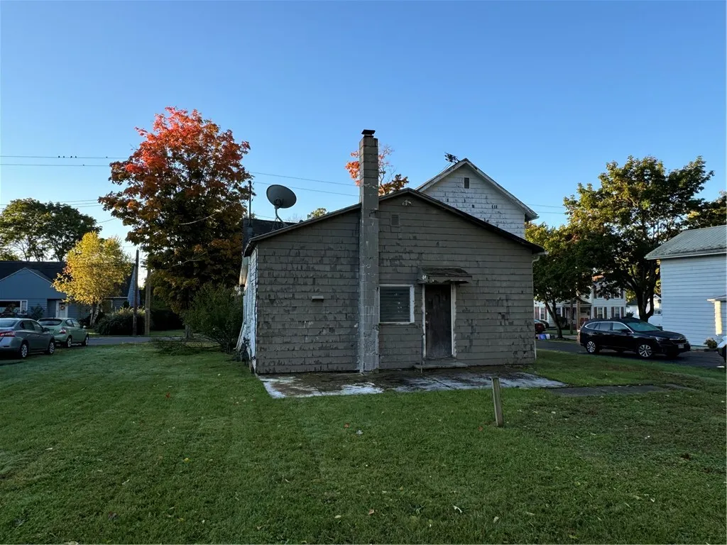 28 Pleasant Street, Seneca Falls, New York 13165, Seneca Falls, New York 13165, 4 Bedrooms Bedrooms, 9 Rooms Rooms,1 BathroomBathrooms,Residential,Closed,28 Pleasant Street, Seneca Falls, New York 13165,0,R1584530