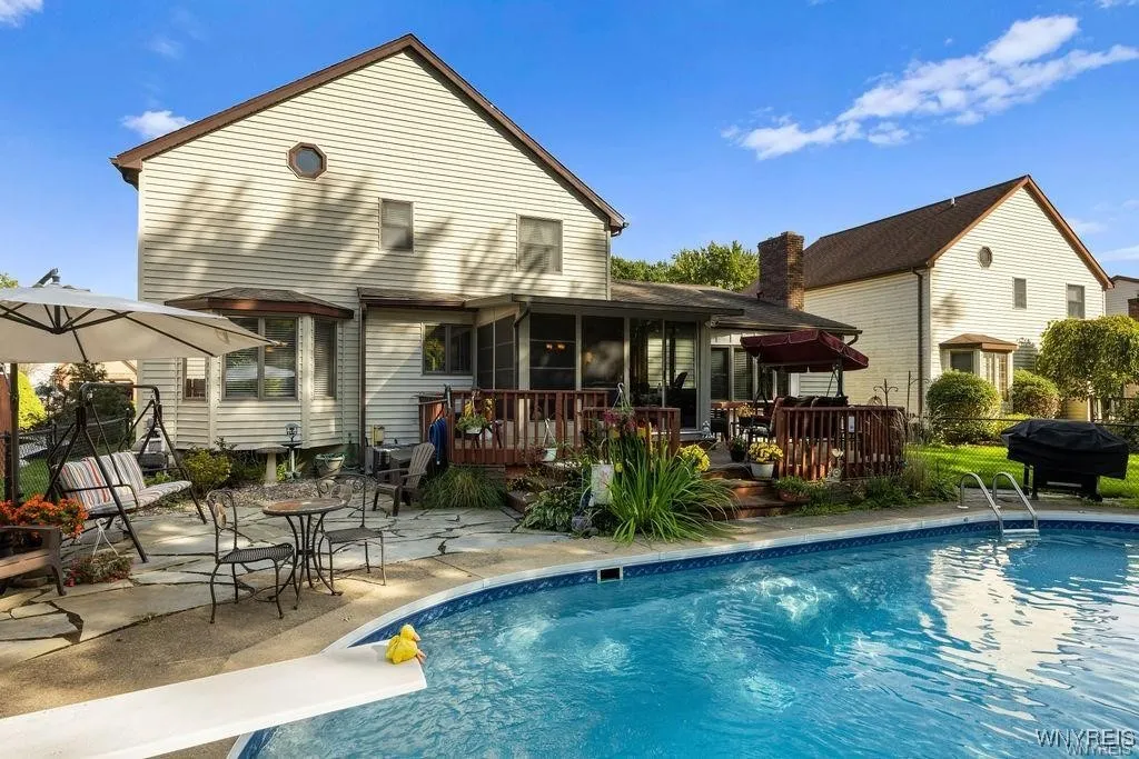 138 Dimatteo Drive, North Tonawanda, New York 1412, North Tonawanda, New York 14120, 3 Bedrooms Bedrooms, 9 Rooms Rooms,2 BathroomsBathrooms,Residential,Closed,138 Dimatteo Drive, North Tonawanda, New York 1412,0,B1584559