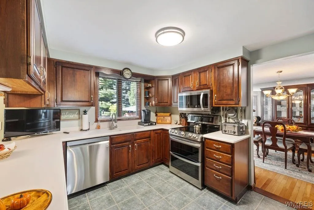 138 Dimatteo Drive, North Tonawanda, New York 1412, North Tonawanda, New York 14120, 3 Bedrooms Bedrooms, 9 Rooms Rooms,2 BathroomsBathrooms,Residential,Closed,138 Dimatteo Drive, North Tonawanda, New York 1412,0,B1584559