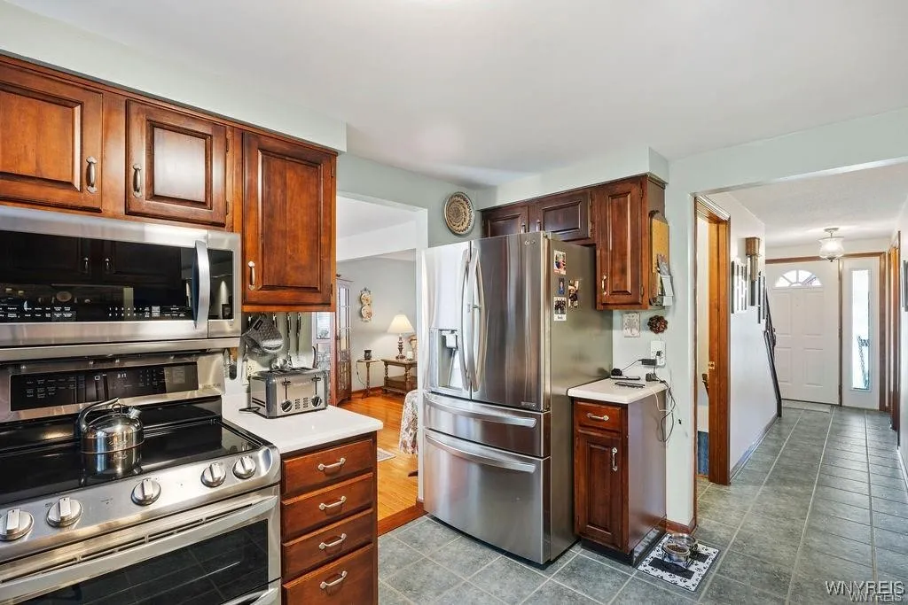 138 Dimatteo Drive, North Tonawanda, New York 1412, North Tonawanda, New York 14120, 3 Bedrooms Bedrooms, 9 Rooms Rooms,2 BathroomsBathrooms,Residential,Closed,138 Dimatteo Drive, North Tonawanda, New York 1412,0,B1584559