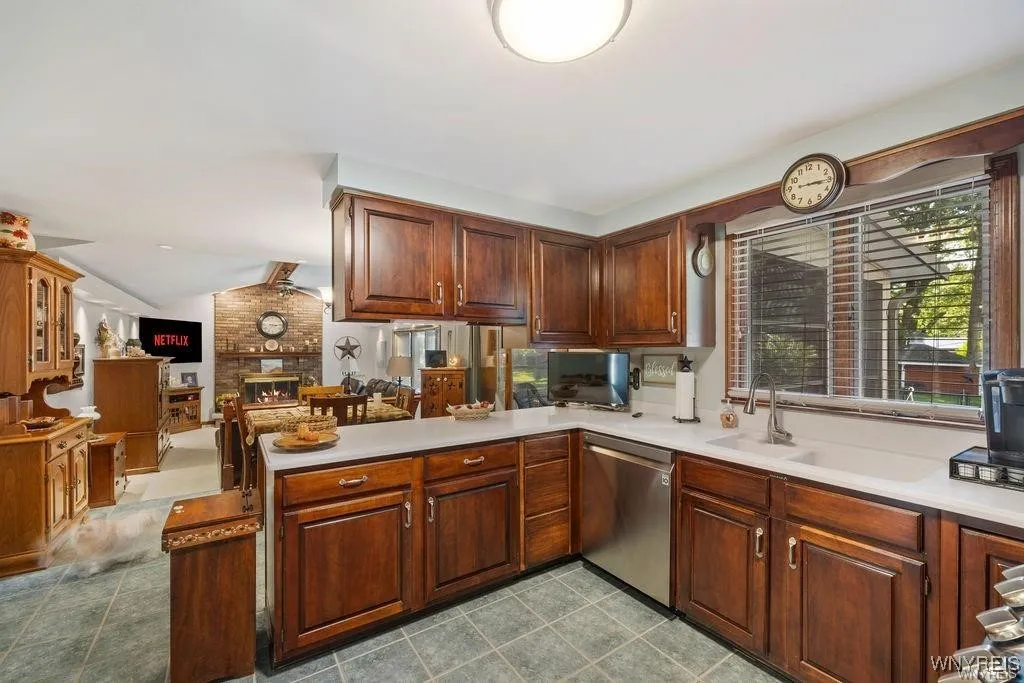 138 Dimatteo Drive, North Tonawanda, New York 1412, North Tonawanda, New York 14120, 3 Bedrooms Bedrooms, 9 Rooms Rooms,2 BathroomsBathrooms,Residential,Closed,138 Dimatteo Drive, North Tonawanda, New York 1412,0,B1584559