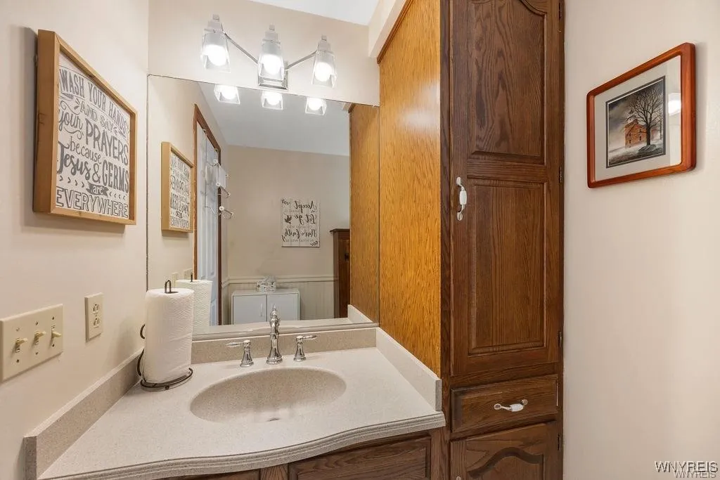 138 Dimatteo Drive, North Tonawanda, New York 1412, North Tonawanda, New York 14120, 3 Bedrooms Bedrooms, 9 Rooms Rooms,2 BathroomsBathrooms,Residential,Closed,138 Dimatteo Drive, North Tonawanda, New York 1412,0,B1584559