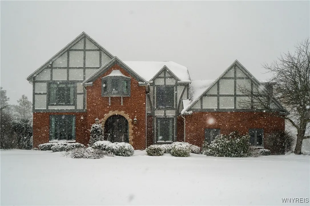 25 Fox Chapel Drive, Orchard Park, New York 14127, Orchard Park, New York 14127, 4 Bedrooms Bedrooms, 11 Rooms Rooms,2 BathroomsBathrooms,Residential,Closed,25 Fox Chapel Drive, Orchard Park, New York 14127,0,B1584458
