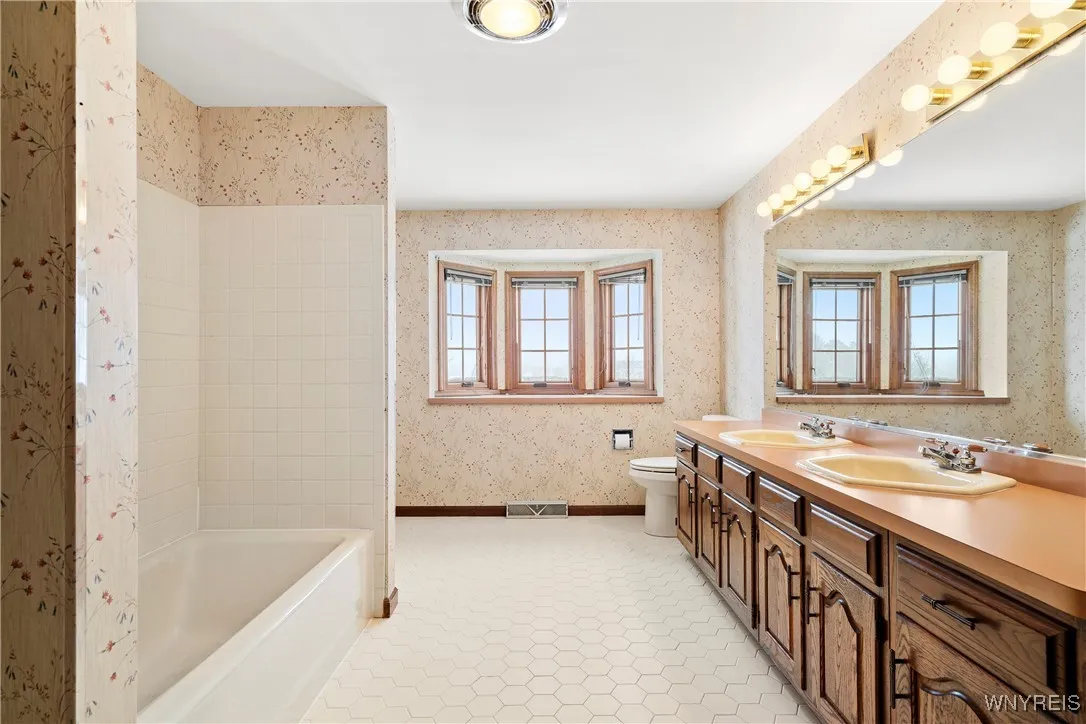 25 Fox Chapel Drive, Orchard Park, New York 14127, Orchard Park, New York 14127, 4 Bedrooms Bedrooms, 11 Rooms Rooms,2 BathroomsBathrooms,Residential,Closed,25 Fox Chapel Drive, Orchard Park, New York 14127,0,B1584458