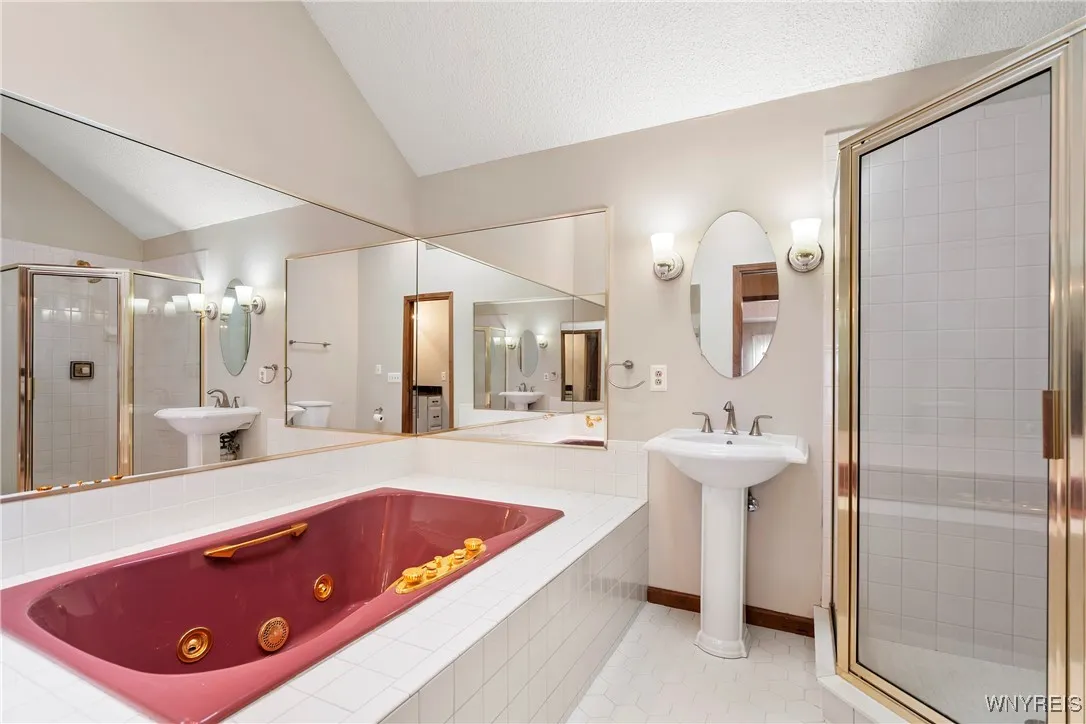 25 Fox Chapel Drive, Orchard Park, New York 14127, Orchard Park, New York 14127, 4 Bedrooms Bedrooms, 11 Rooms Rooms,2 BathroomsBathrooms,Residential,Closed,25 Fox Chapel Drive, Orchard Park, New York 14127,0,B1584458