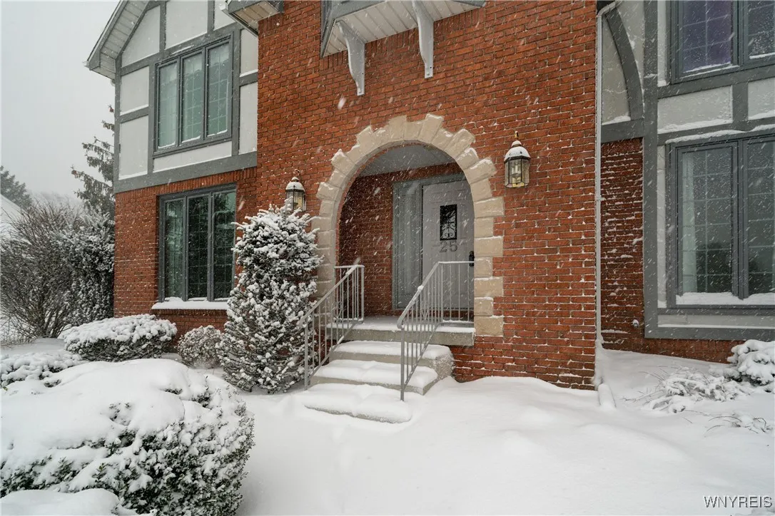 25 Fox Chapel Drive, Orchard Park, New York 14127, Orchard Park, New York 14127, 4 Bedrooms Bedrooms, 11 Rooms Rooms,2 BathroomsBathrooms,Residential,Closed,25 Fox Chapel Drive, Orchard Park, New York 14127,0,B1584458