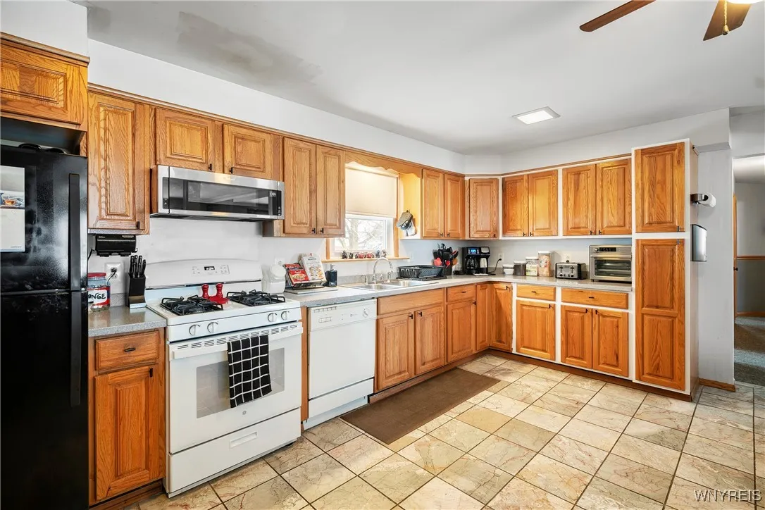 4764 Lake Shore Road, Hamburg, New York 14075, Hamburg, New York 14075, 2 Bedrooms Bedrooms, 6 Rooms Rooms,2 BathroomsBathrooms,Residential,Closed,4764 Lake Shore Road, Hamburg, New York 14075,0,B1584505