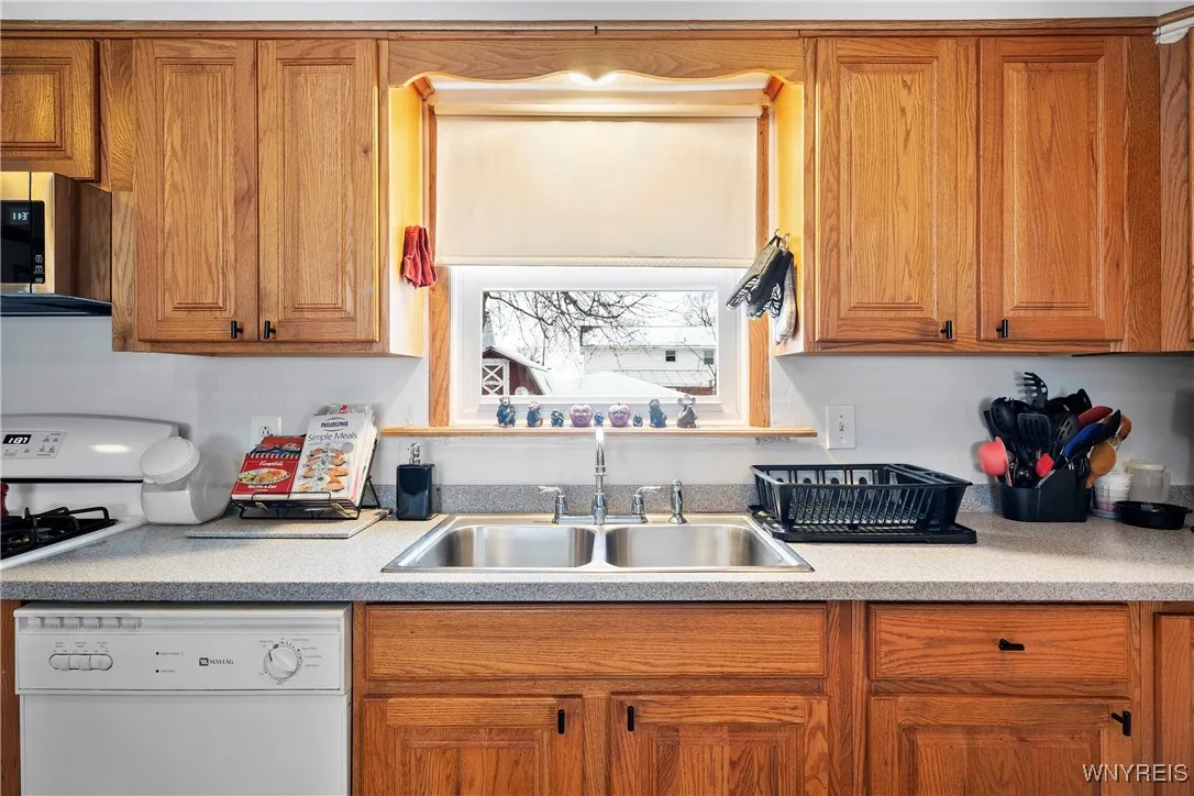4764 Lake Shore Road, Hamburg, New York 14075, Hamburg, New York 14075, 2 Bedrooms Bedrooms, 6 Rooms Rooms,2 BathroomsBathrooms,Residential,Closed,4764 Lake Shore Road, Hamburg, New York 14075,0,B1584505