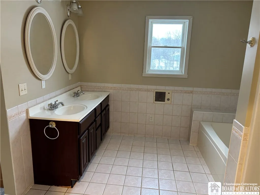 9178 Walden Road, Pomfret, New York 14716, Pomfret, New York 14716, 3 Bedrooms Bedrooms, 9 Rooms Rooms,2 BathroomsBathrooms,Residential,For Sale,9178 Walden Road, Pomfret, New York 14716,R1584588