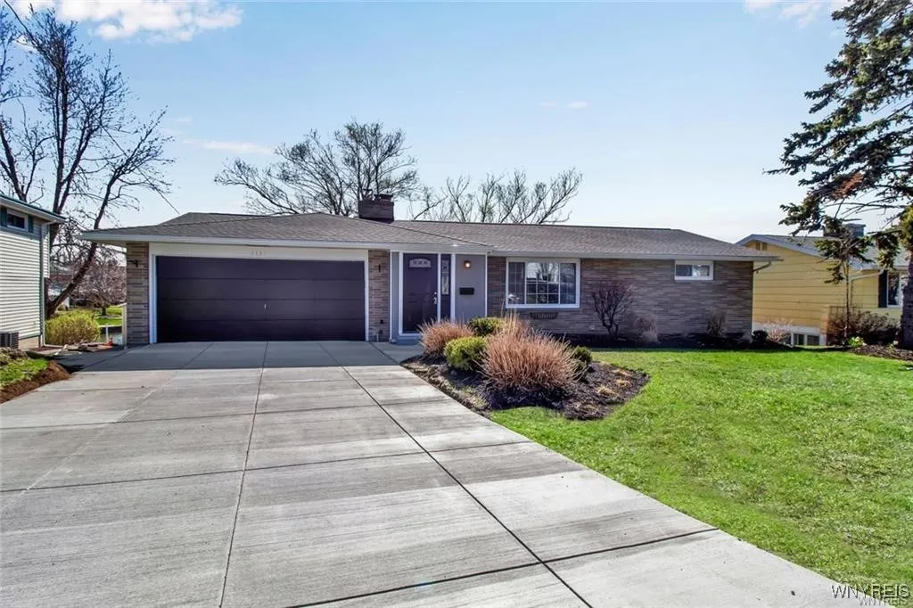 3031 Walbridge Drive, Hamburg, New York 14075, Hamburg, New York 14075, 3 Bedrooms Bedrooms, 9 Rooms Rooms,2 BathroomsBathrooms,Residential,Closed,3031 Walbridge Drive, Hamburg, New York 14075,0,B1584700