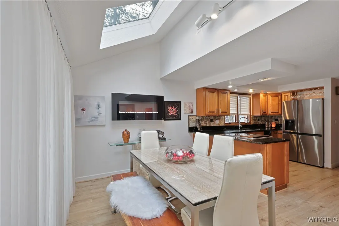 Dining into Kitchen
