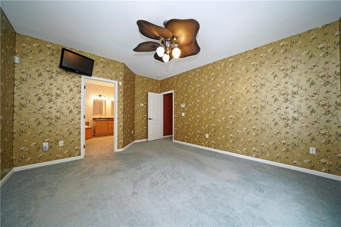 Primary bedroom to full bath