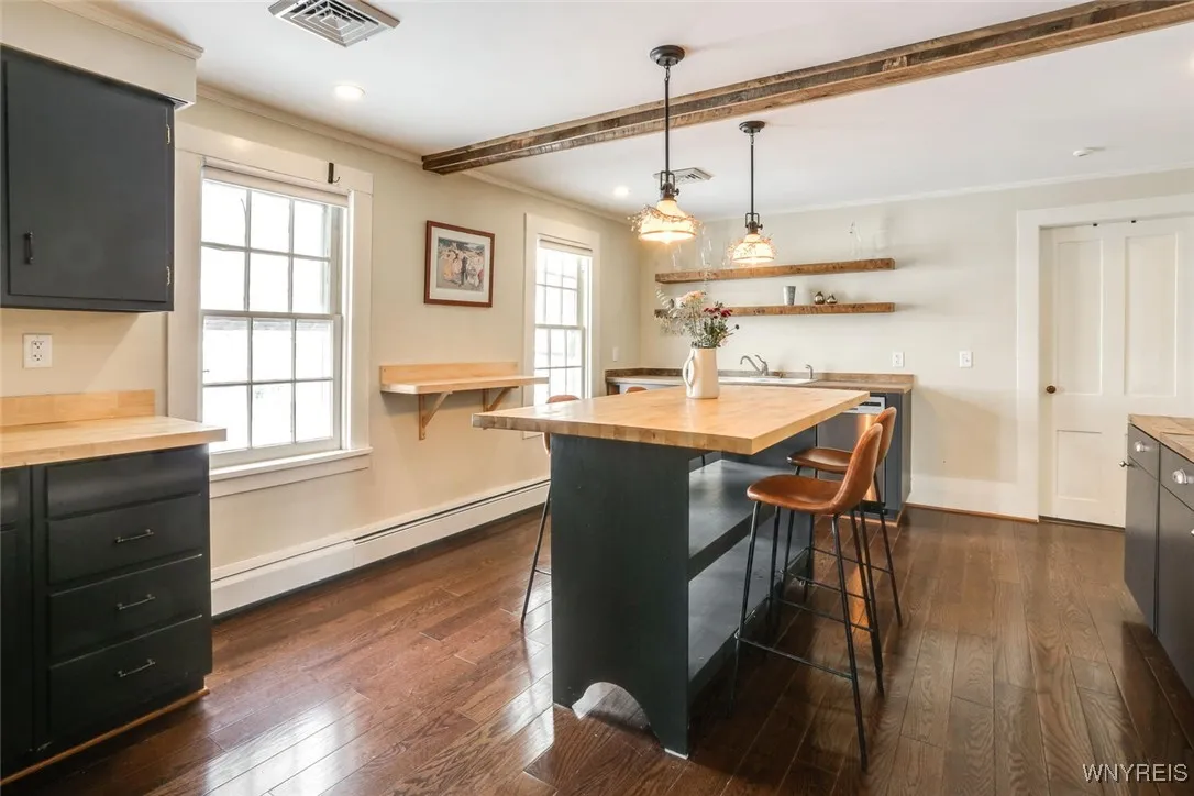 644 Oakwood Avenue, Aurora, New York 14052, Aurora, New York 14052, 7 Rooms Rooms,Commercial Lease,Closed,644 Oakwood Avenue, Aurora, New York 14052,0,B1583619