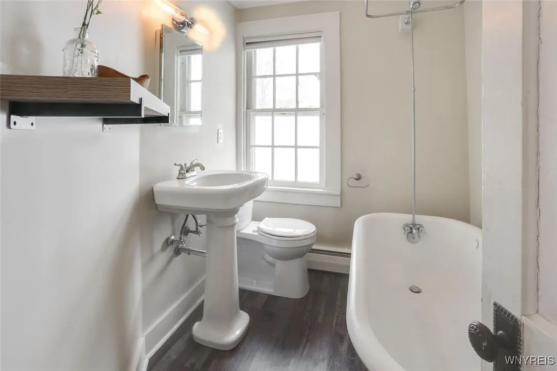 644 Oakwood Avenue, Aurora, New York 14052, Aurora, New York 14052, 7 Rooms Rooms,Commercial Lease,Closed,644 Oakwood Avenue, Aurora, New York 14052,0,B1583619