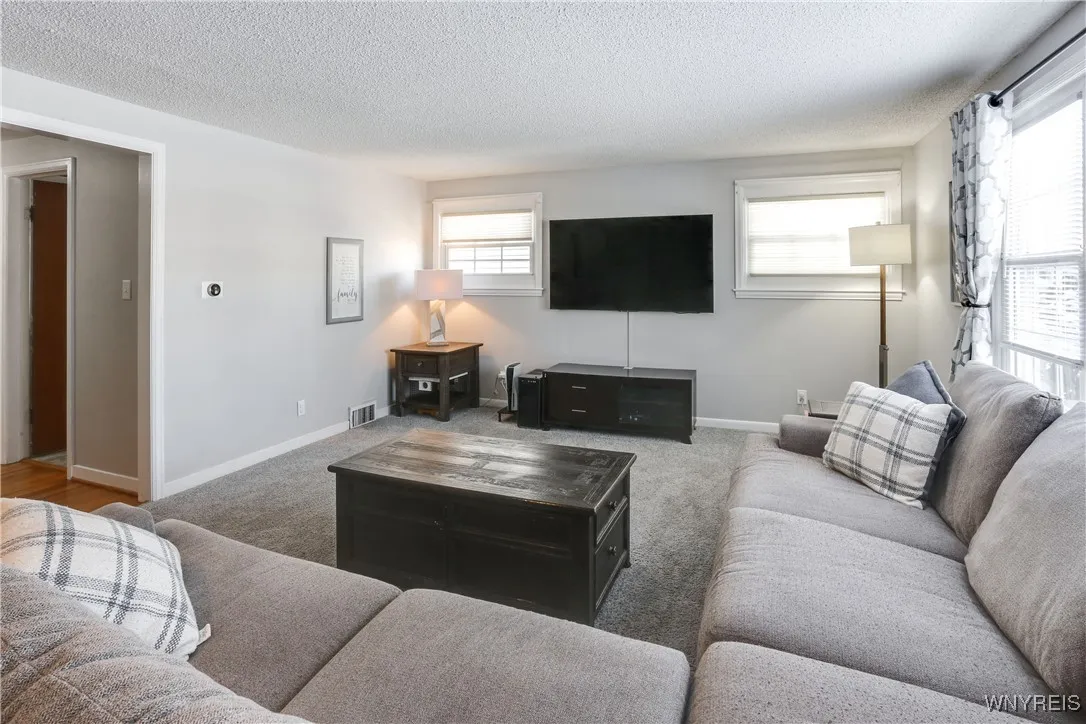 72 Oakridge Avenue, Tonawanda-town, New York 14217, Tonawanda, New York 14217, 2 Bedrooms Bedrooms, 6 Rooms Rooms,1 BathroomBathrooms,Residential,Closed,72 Oakridge Avenue, Tonawanda-town, New York 14217,0,B1585271