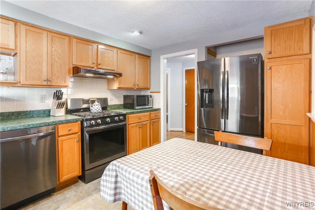 72 Oakridge Avenue, Tonawanda-town, New York 14217, Tonawanda, New York 14217, 2 Bedrooms Bedrooms, 6 Rooms Rooms,1 BathroomBathrooms,Residential,Closed,72 Oakridge Avenue, Tonawanda-town, New York 14217,0,B1585271