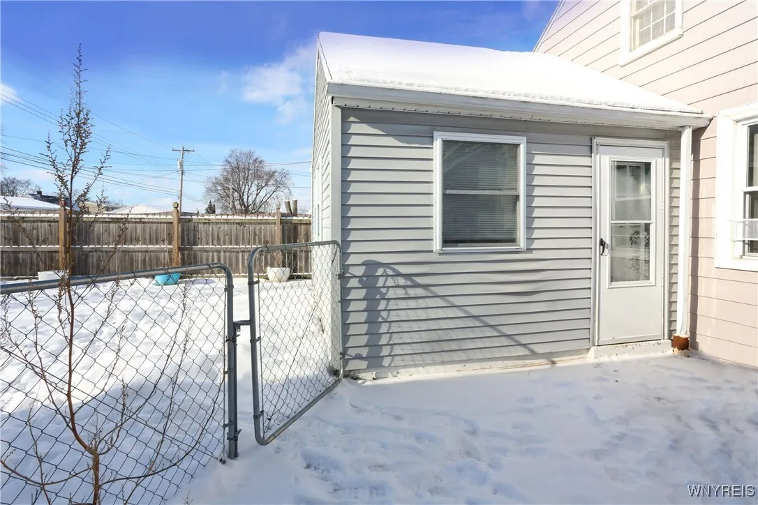 72 Oakridge Avenue, Tonawanda-town, New York 14217, Tonawanda, New York 14217, 2 Bedrooms Bedrooms, 6 Rooms Rooms,1 BathroomBathrooms,Residential,Closed,72 Oakridge Avenue, Tonawanda-town, New York 14217,0,B1585271