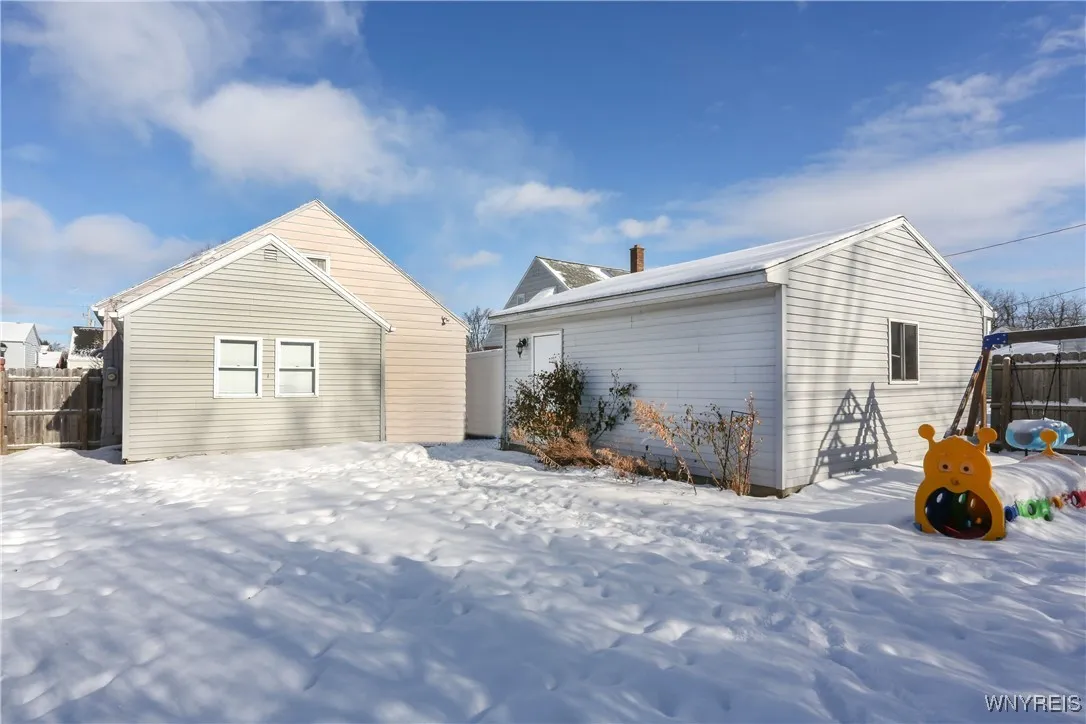 72 Oakridge Avenue, Tonawanda-town, New York 14217, Tonawanda, New York 14217, 2 Bedrooms Bedrooms, 6 Rooms Rooms,1 BathroomBathrooms,Residential,Closed,72 Oakridge Avenue, Tonawanda-town, New York 14217,0,B1585271