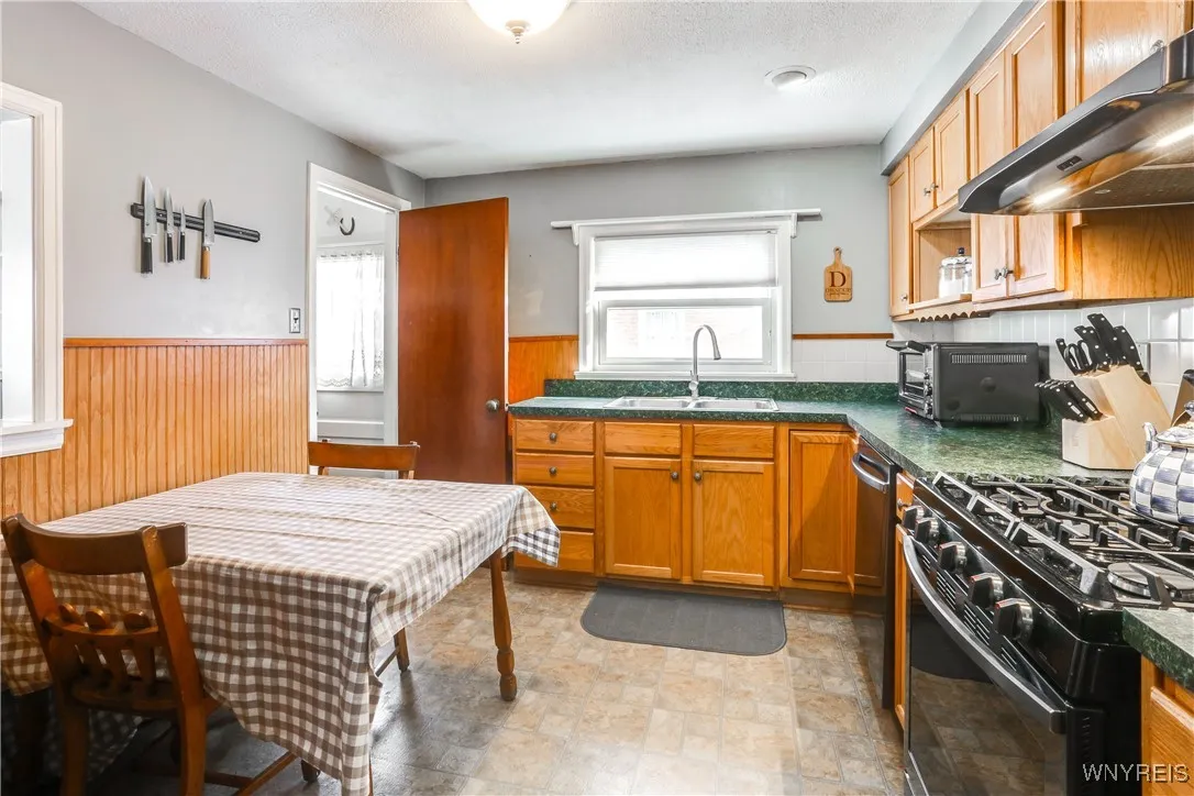 72 Oakridge Avenue, Tonawanda-town, New York 14217, Tonawanda, New York 14217, 2 Bedrooms Bedrooms, 6 Rooms Rooms,1 BathroomBathrooms,Residential,Closed,72 Oakridge Avenue, Tonawanda-town, New York 14217,0,B1585271