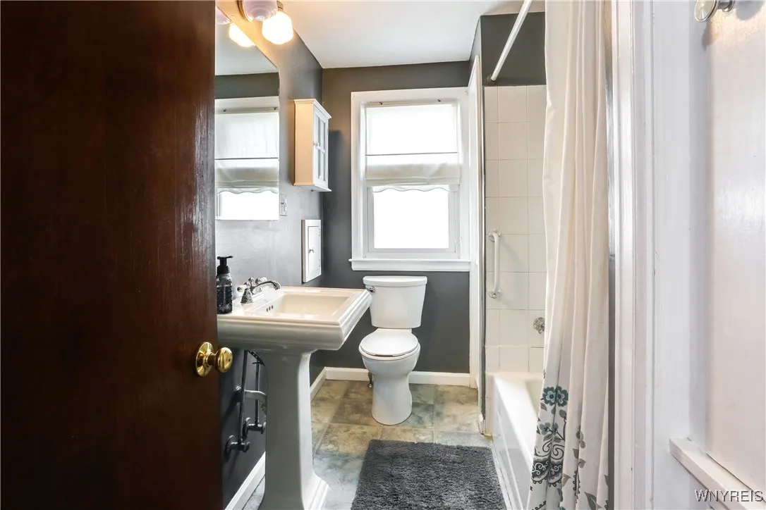72 Oakridge Avenue, Tonawanda-town, New York 14217, Tonawanda, New York 14217, 2 Bedrooms Bedrooms, 6 Rooms Rooms,1 BathroomBathrooms,Residential,Closed,72 Oakridge Avenue, Tonawanda-town, New York 14217,0,B1585271