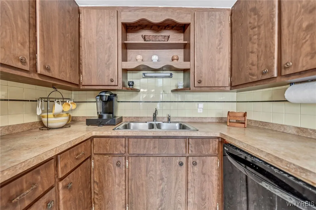 4844 Mount Vernon Boulevard, Hamburg, New York 140, Hamburg, New York 14075, 2 Bedrooms Bedrooms, 10 Rooms Rooms,2 BathroomsBathrooms,Residential,Closed,4844 Mount Vernon Boulevard, Hamburg, New York 140,0,B1585170
