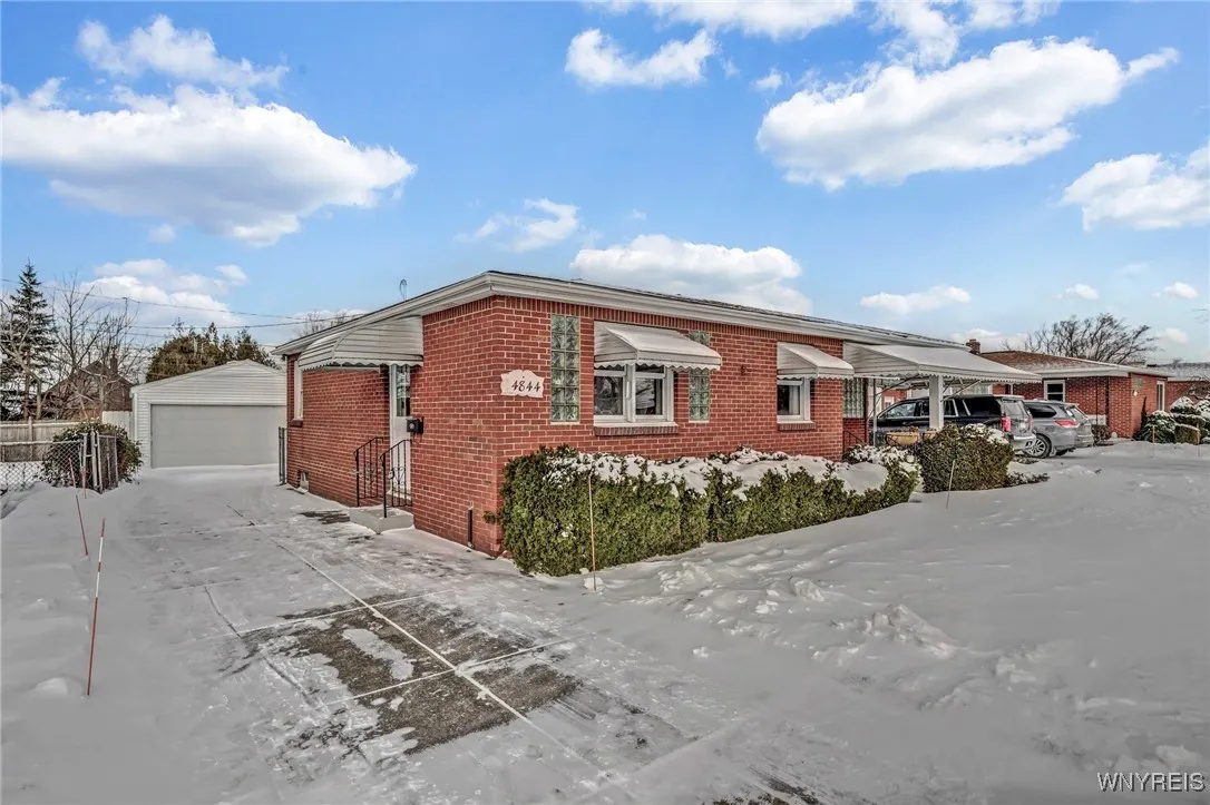 4844 Mount Vernon Boulevard, Hamburg, New York 140, Hamburg, New York 14075, 2 Bedrooms Bedrooms, 10 Rooms Rooms,2 BathroomsBathrooms,Residential,Closed,4844 Mount Vernon Boulevard, Hamburg, New York 140,0,B1585170