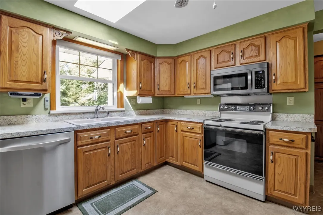 50 Pleasantview Drive, Elma, New York 14052, Elma, New York 14052, 3 Bedrooms Bedrooms, 7 Rooms Rooms,1 BathroomBathrooms,Residential,Closed,50 Pleasantview Drive, Elma, New York 14052,0,B1584796