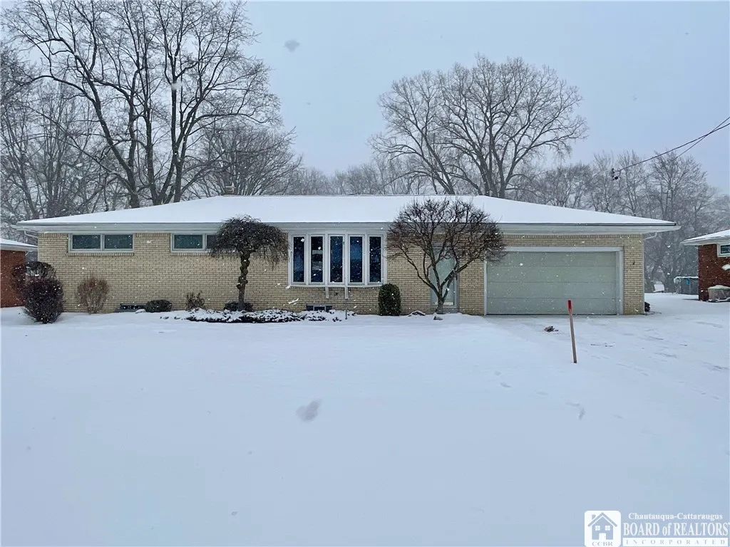 5337 Greenhurst Road, Clarence, New York 14221, Clarence, New York 14221, 3 Bedrooms Bedrooms, 7 Rooms Rooms,2 BathroomsBathrooms,Residential,Closed,5337 Greenhurst Road, Clarence, New York 14221,0,R1585155