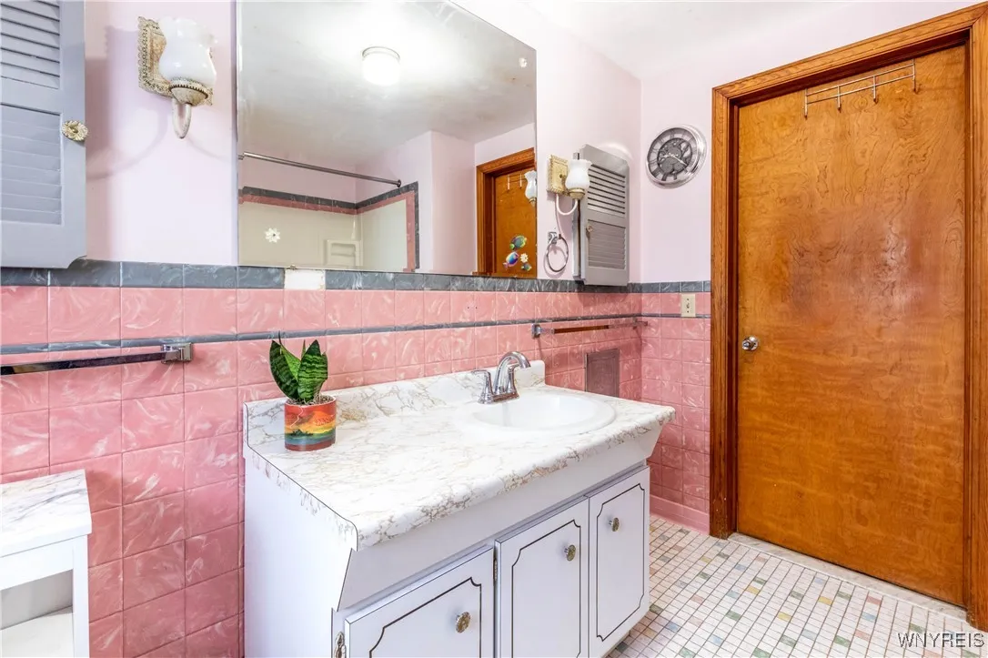 105 Delta Road, Amherst, New York 14226, Amherst, New York 14226, 3 Bedrooms Bedrooms, 6 Rooms Rooms,1 BathroomBathrooms,Residential,Closed,105 Delta Road, Amherst, New York 14226,0,B1585344