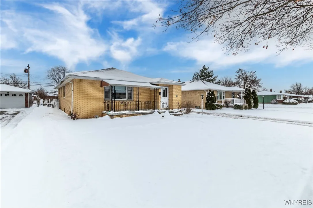 105 Delta Road, Amherst, New York 14226, Amherst, New York 14226, 3 Bedrooms Bedrooms, 6 Rooms Rooms,1 BathroomBathrooms,Residential,Closed,105 Delta Road, Amherst, New York 14226,0,B1585344