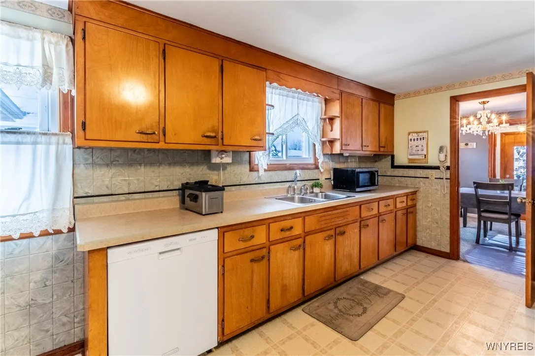 105 Delta Road, Amherst, New York 14226, Amherst, New York 14226, 3 Bedrooms Bedrooms, 6 Rooms Rooms,1 BathroomBathrooms,Residential,Closed,105 Delta Road, Amherst, New York 14226,0,B1585344