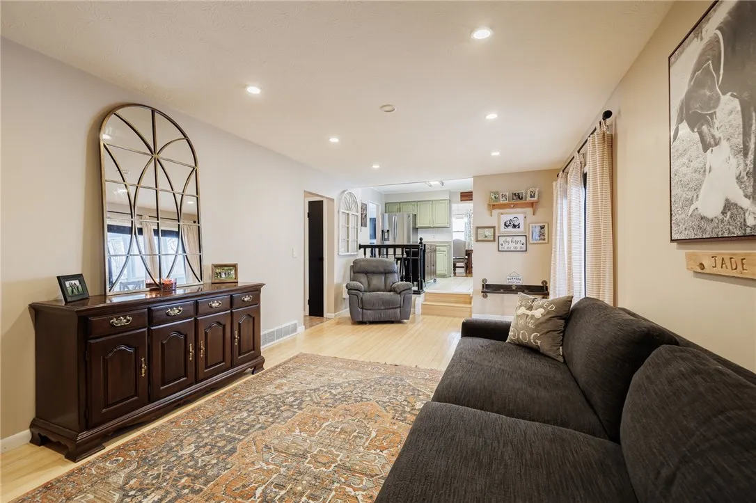 411 Sweet Acres Dr, Greece, New York 14612, Greece, New York 14612, 4 Bedrooms Bedrooms, 11 Rooms Rooms,1 BathroomBathrooms,Residential,Closed,411 Sweet Acres Dr, Greece, New York 14612,0,R1585278