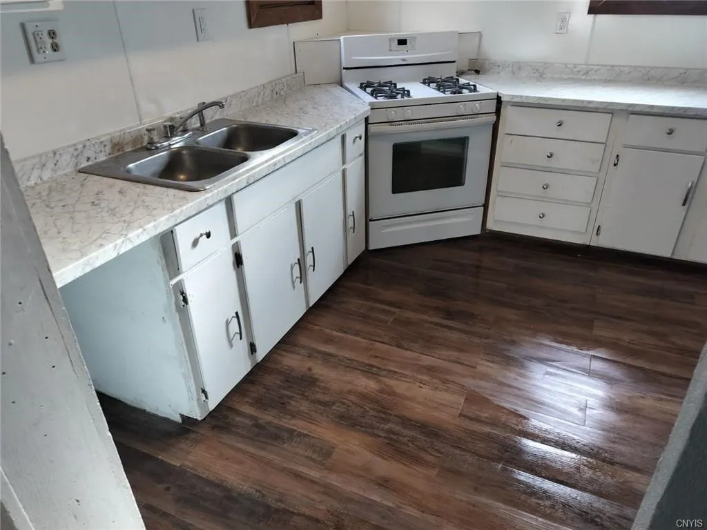 113 Water Street, Lyons, New York 14489, Lyons, New York 14489, 4 Bedrooms Bedrooms, 6 Rooms Rooms,2 BathroomsBathrooms,Residential,For Sale,113 Water Street, Lyons, New York 14489,R1585665
