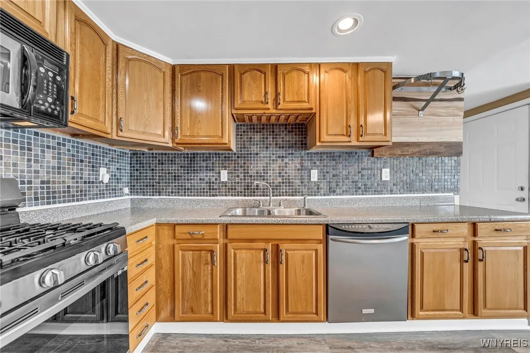 360 Auburn Avenue, Buffalo, New York 14213, Buffalo, New York 14213, 3 Bedrooms Bedrooms, 8 Rooms Rooms,2 BathroomsBathrooms,Residential,Closed,360 Auburn Avenue, Buffalo, New York 14213,0,B1585736