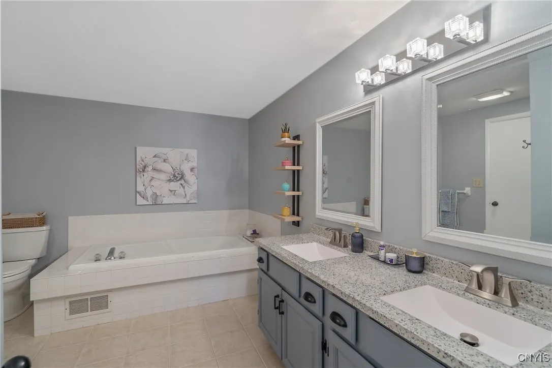 4826 Huntwood Path, Manlius, New York 13104, Manlius, New York 13104, 2 Bedrooms Bedrooms, 8 Rooms Rooms,1 BathroomBathrooms,Residential,Closed,4826 Huntwood Path, Manlius, New York 13104,0,S1585142