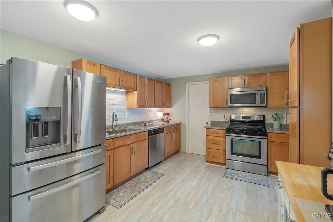 4826 Huntwood Path, Manlius, New York 13104, Manlius, New York 13104, 2 Bedrooms Bedrooms, 8 Rooms Rooms,1 BathroomBathrooms,Residential,Closed,4826 Huntwood Path, Manlius, New York 13104,0,S1585142