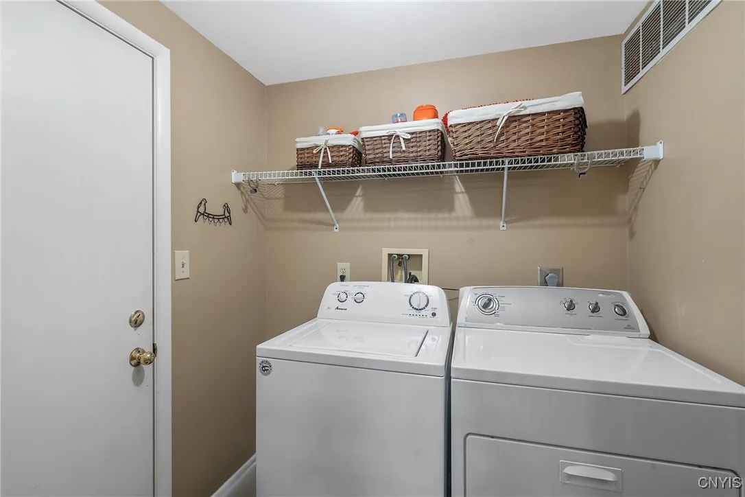 4826 Huntwood Path, Manlius, New York 13104, Manlius, New York 13104, 2 Bedrooms Bedrooms, 8 Rooms Rooms,1 BathroomBathrooms,Residential,Closed,4826 Huntwood Path, Manlius, New York 13104,0,S1585142
