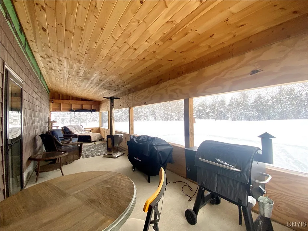 3 season screened room off garage