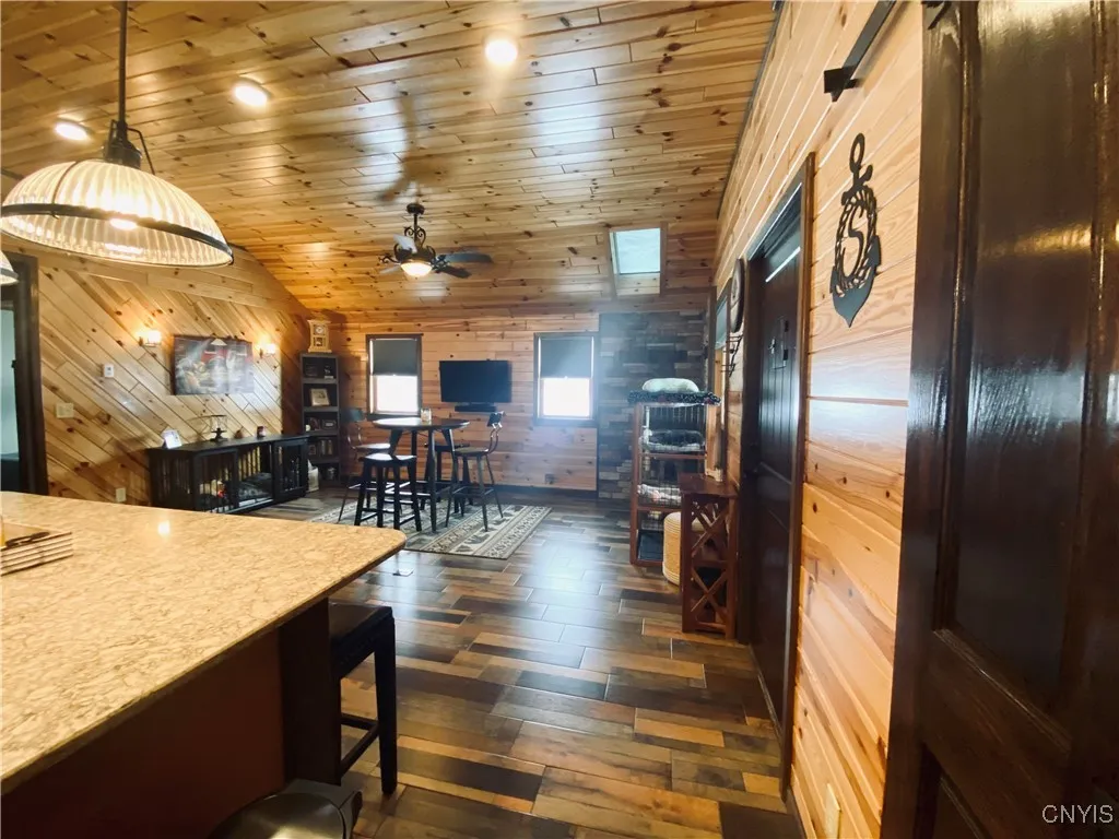 combo kitchen/dining or kitchen/family room