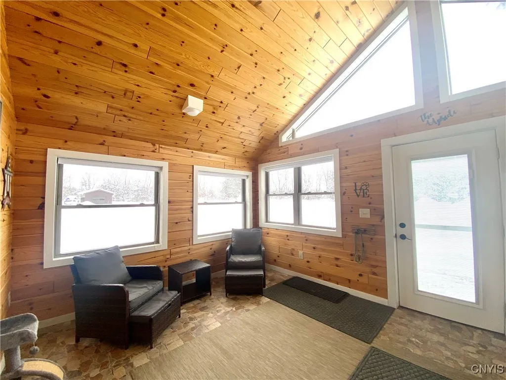 sunroom/entrance to house