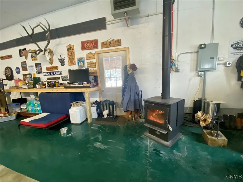 heated garage and entrance to the screened room