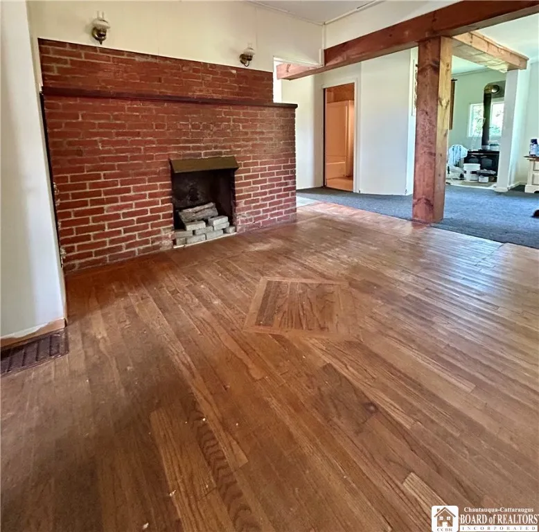 Lower entry room