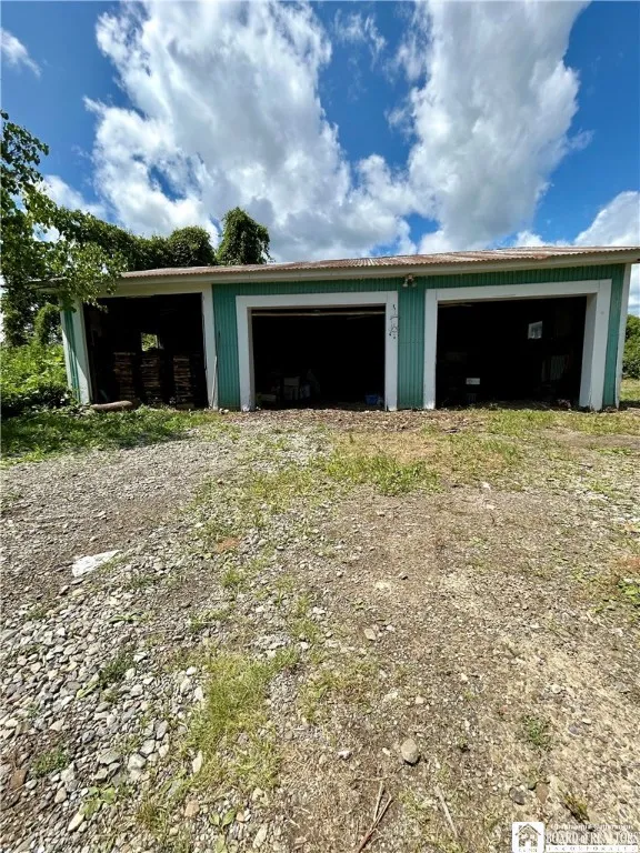 3 car 24' x 36' pole barn