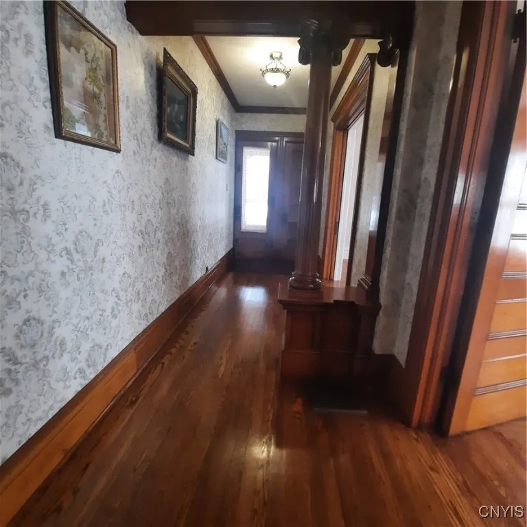 Stunning Entrance Hallway. Natural Wood.
