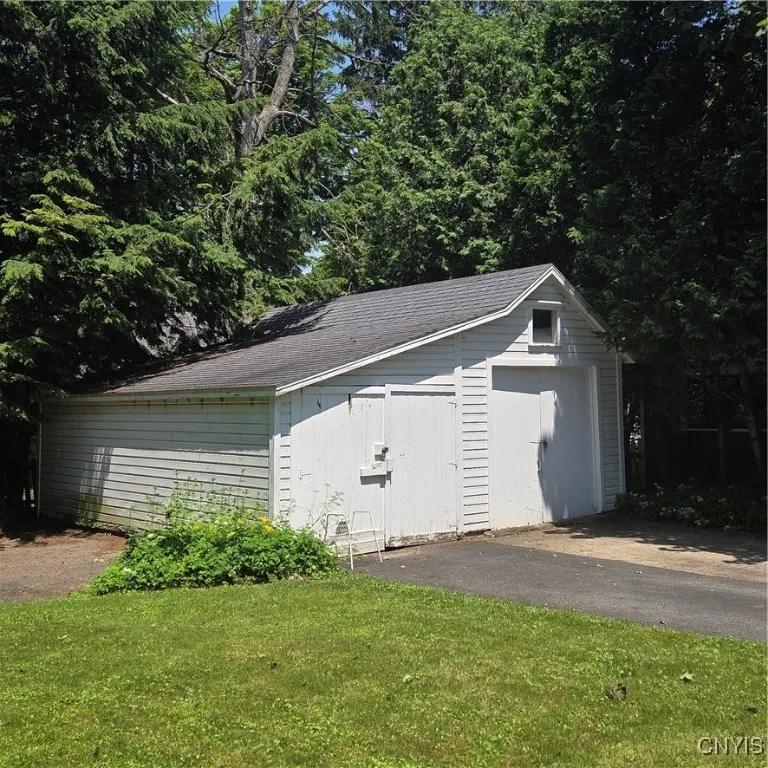 Detached Garage