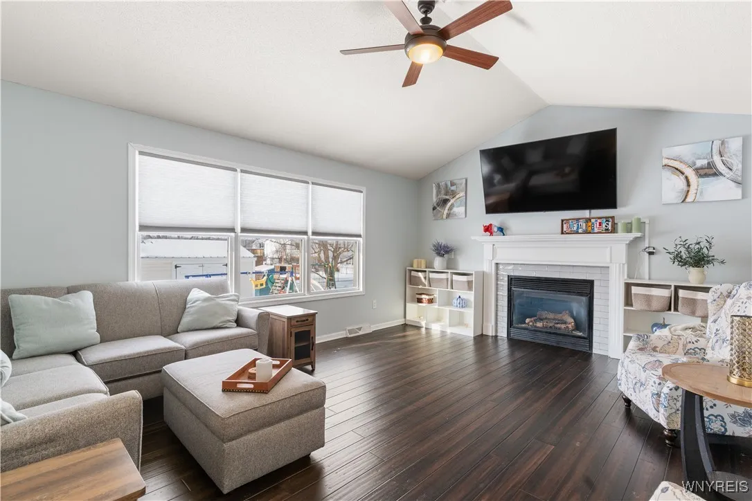 90 Morris Crescent, West Seneca, New York 14224, West Seneca, New York 14224, 4 Bedrooms Bedrooms, 8 Rooms Rooms,2 BathroomsBathrooms,Residential,Closed,90 Morris Crescent, West Seneca, New York 14224,0,B1586131