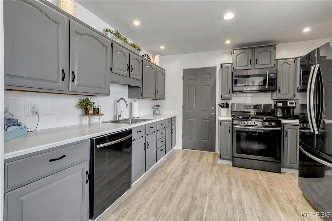 100 Avon Road, Tonawanda-town, New York 14150, Tonawanda, New York 14150, 2 Bedrooms Bedrooms, 6 Rooms Rooms,1 BathroomBathrooms,Residential,Closed,100 Avon Road, Tonawanda-town, New York 14150,0,B1585944