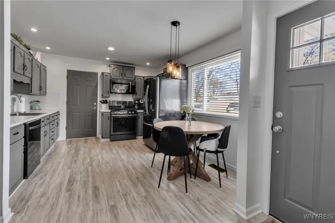 100 Avon Road, Tonawanda-town, New York 14150, Tonawanda, New York 14150, 2 Bedrooms Bedrooms, 6 Rooms Rooms,1 BathroomBathrooms,Residential,Closed,100 Avon Road, Tonawanda-town, New York 14150,0,B1585944