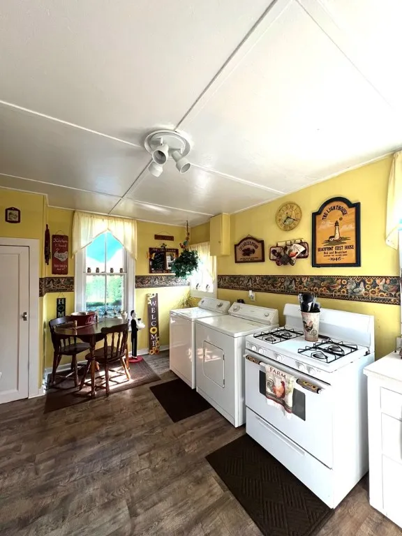 114 East Hudson Street, Elmira City, New York 1490, Elmira City, New York 14904, 4 Bedrooms Bedrooms, 9 Rooms Rooms,2 BathroomsBathrooms,Residential,Closed,114 East Hudson Street, Elmira City, New York 1490,0,EC276719