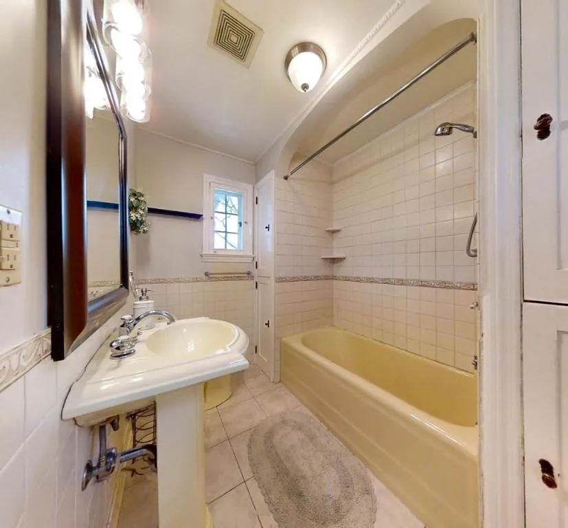 188 Upper Delevan Avenue, Corning-city, New York 1, Corning City, New York 14830, 4 Bedrooms Bedrooms, 11 Rooms Rooms,2 BathroomsBathrooms,Residential,Closed,188 Upper Delevan Avenue, Corning-city, New York 1,EC276651
